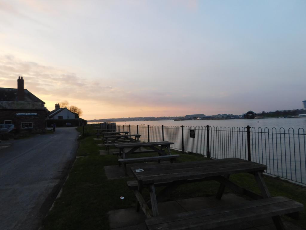 The Edgcumbe Arms Torpoint Exterior foto